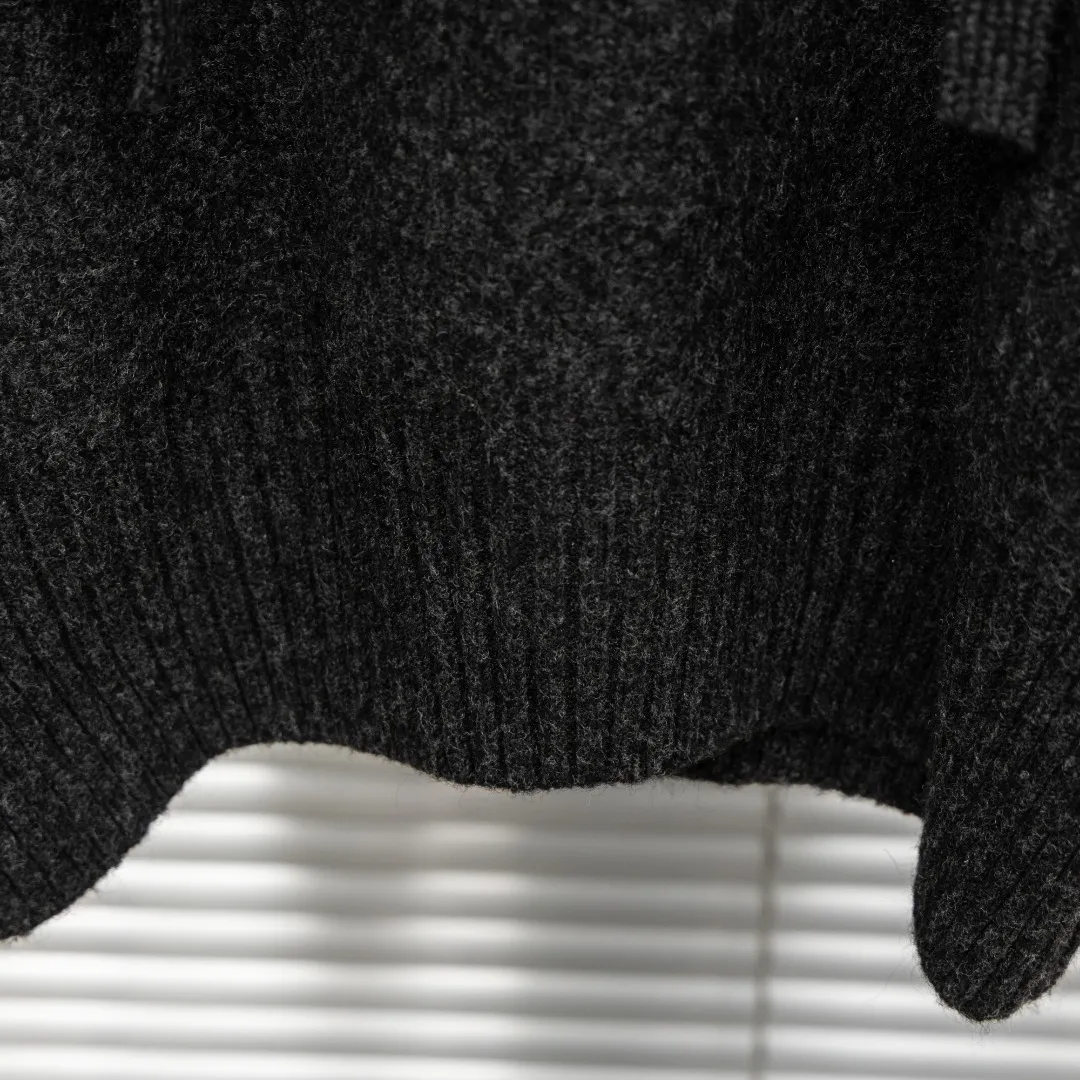 P330 top version (different currencies) Style: Stone Island STONE LSLAND high weight knitted wool V-neck hooded sweater Color: Picture color Size: M-XXXL Fabric: Blended Accessories: Full set of customized accessories No gender distinction, same style for men and women
